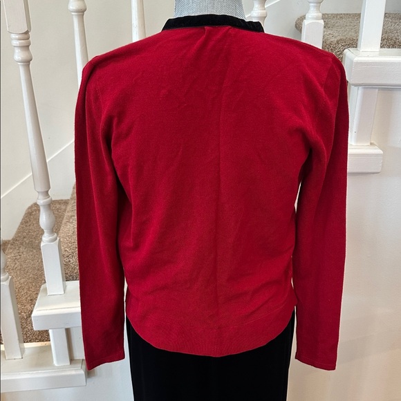 Nwt. Question sweater - Picture 3 of 5